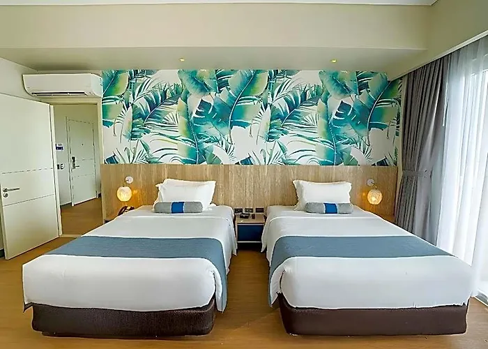 Solea Palm Mactan Resort 4*